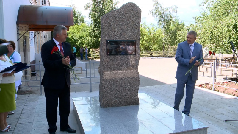 В Оренбургской районной больнице открыли памятник ветеранам (видео)